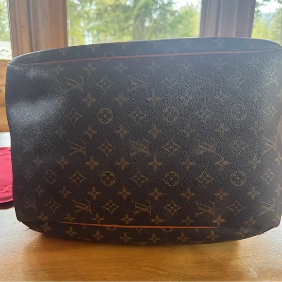 Louis Vuitton Vintage Brown Monogram Bag would make an amazing gym bag! - Picture 6 of 10